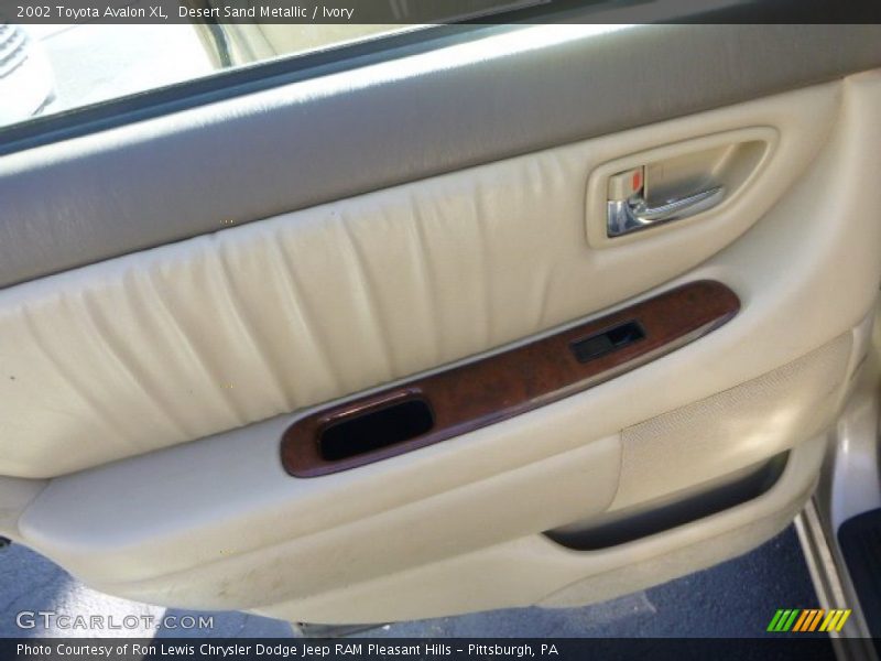 Desert Sand Metallic / Ivory 2002 Toyota Avalon XL