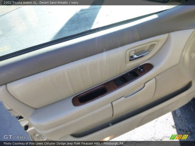 Desert Sand Metallic / Ivory 2002 Toyota Avalon XL