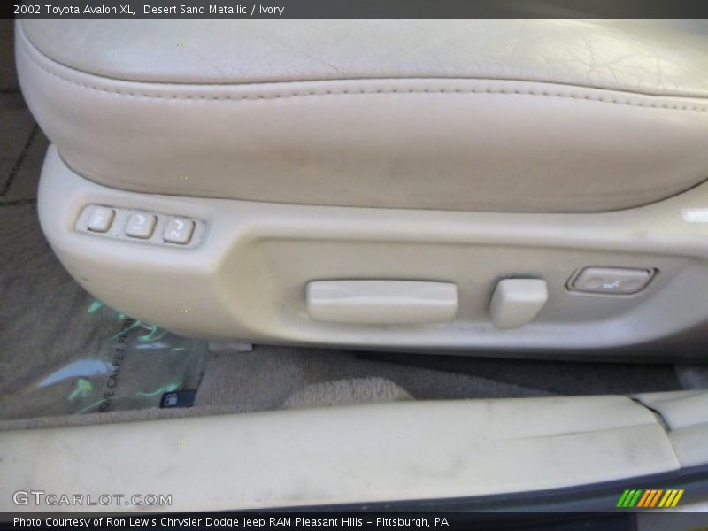 Desert Sand Metallic / Ivory 2002 Toyota Avalon XL