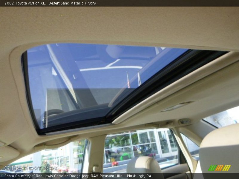 Desert Sand Metallic / Ivory 2002 Toyota Avalon XL
