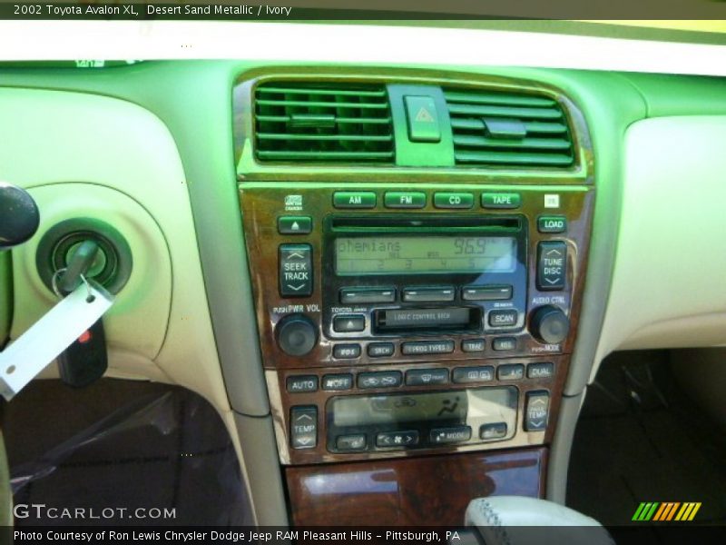 Desert Sand Metallic / Ivory 2002 Toyota Avalon XL