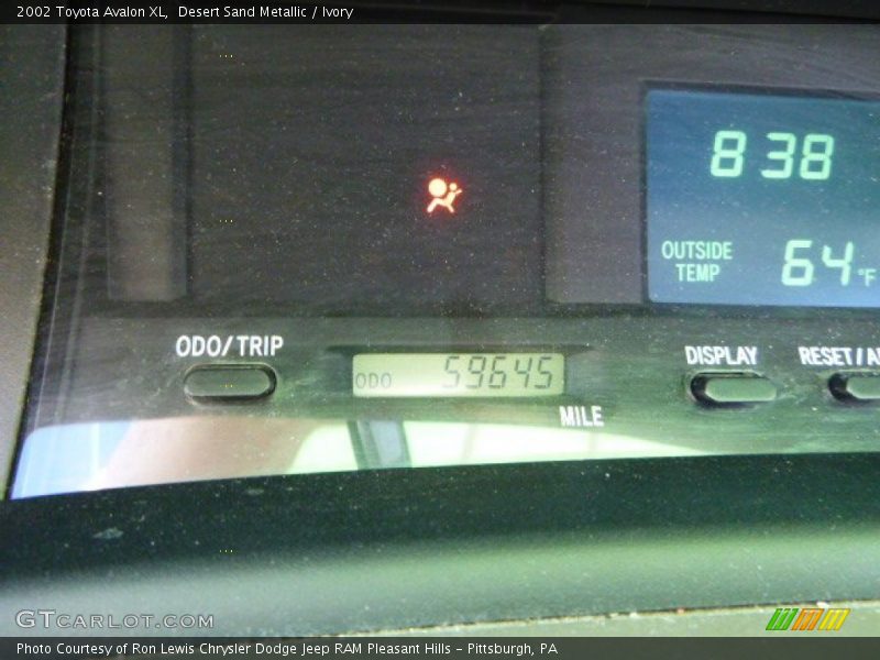 Desert Sand Metallic / Ivory 2002 Toyota Avalon XL