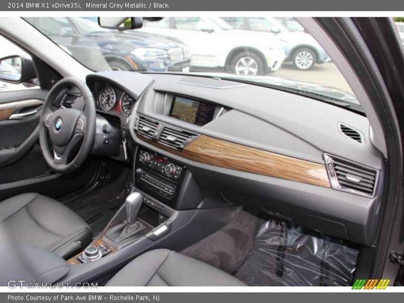 Dashboard of 2014 X1 xDrive35i