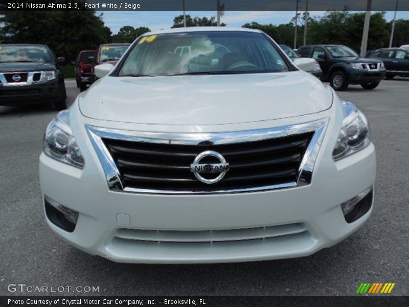Pearl White / Beige 2014 Nissan Altima 2.5
