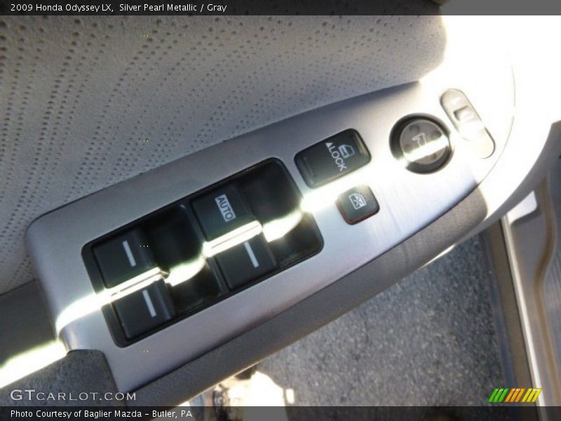 Silver Pearl Metallic / Gray 2009 Honda Odyssey LX