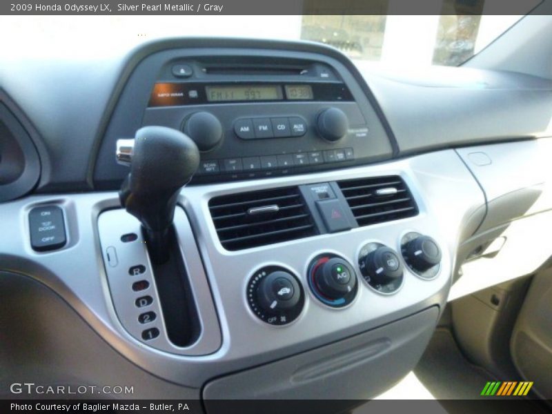 Silver Pearl Metallic / Gray 2009 Honda Odyssey LX
