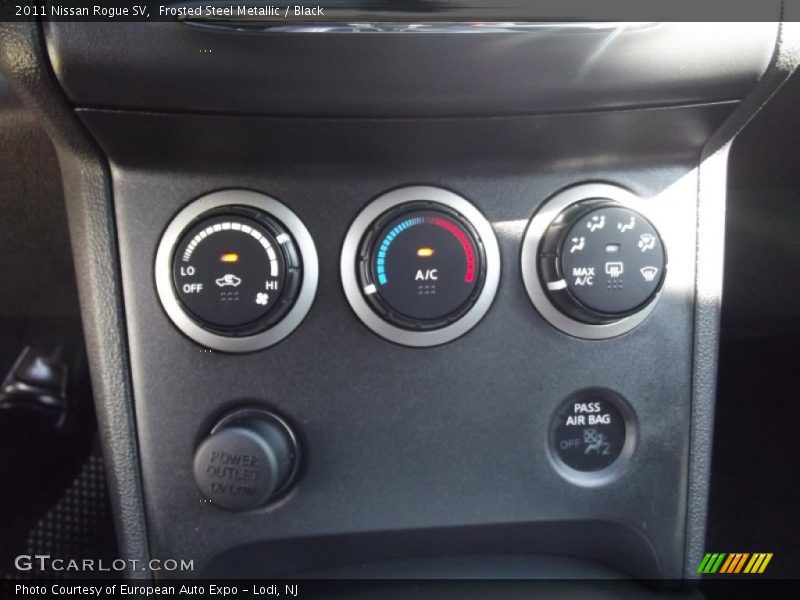 Frosted Steel Metallic / Black 2011 Nissan Rogue SV