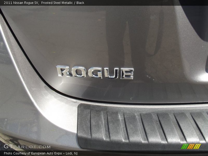 Frosted Steel Metallic / Black 2011 Nissan Rogue SV