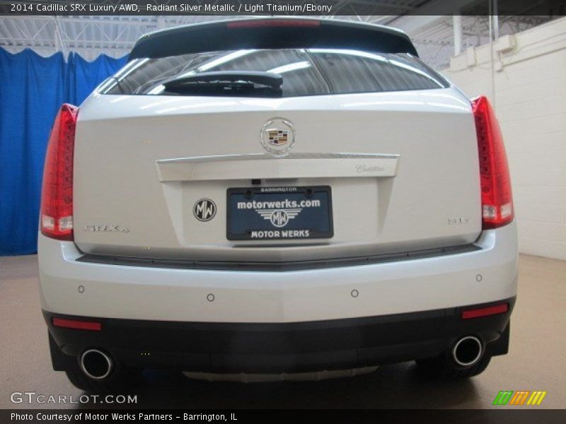 Radiant Silver Metallic / Light Titanium/Ebony 2014 Cadillac SRX Luxury AWD