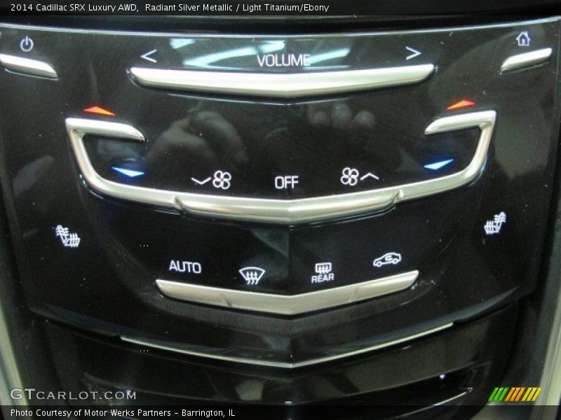 Radiant Silver Metallic / Light Titanium/Ebony 2014 Cadillac SRX Luxury AWD