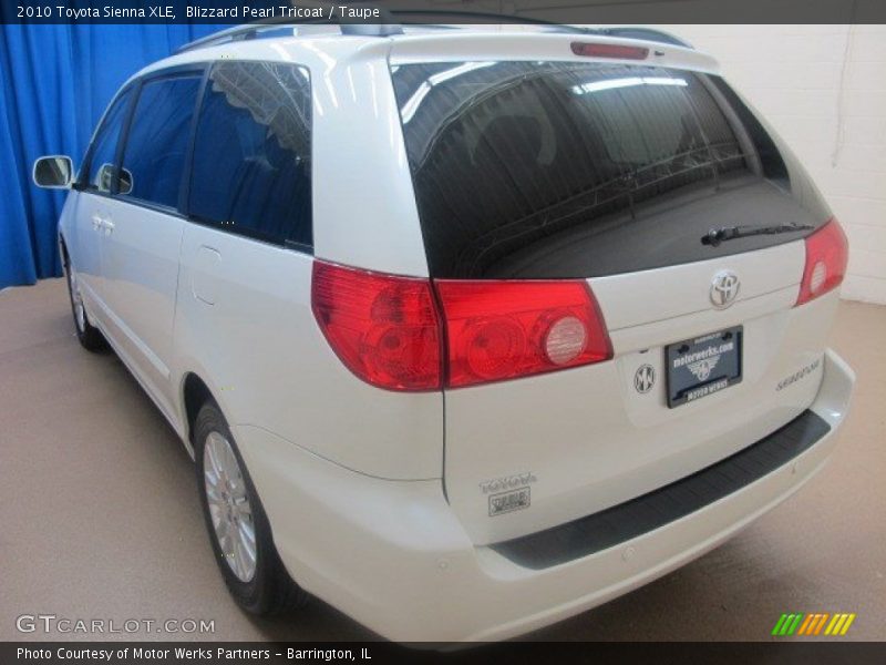 Blizzard Pearl Tricoat / Taupe 2010 Toyota Sienna XLE