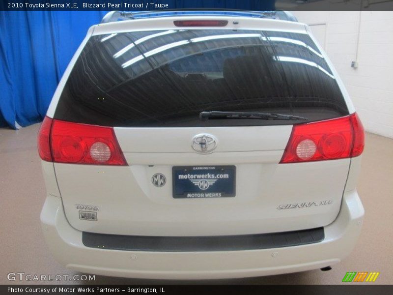 Blizzard Pearl Tricoat / Taupe 2010 Toyota Sienna XLE