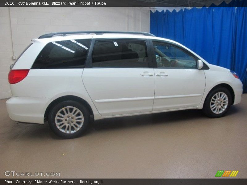 Blizzard Pearl Tricoat / Taupe 2010 Toyota Sienna XLE