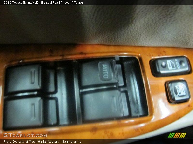 Blizzard Pearl Tricoat / Taupe 2010 Toyota Sienna XLE