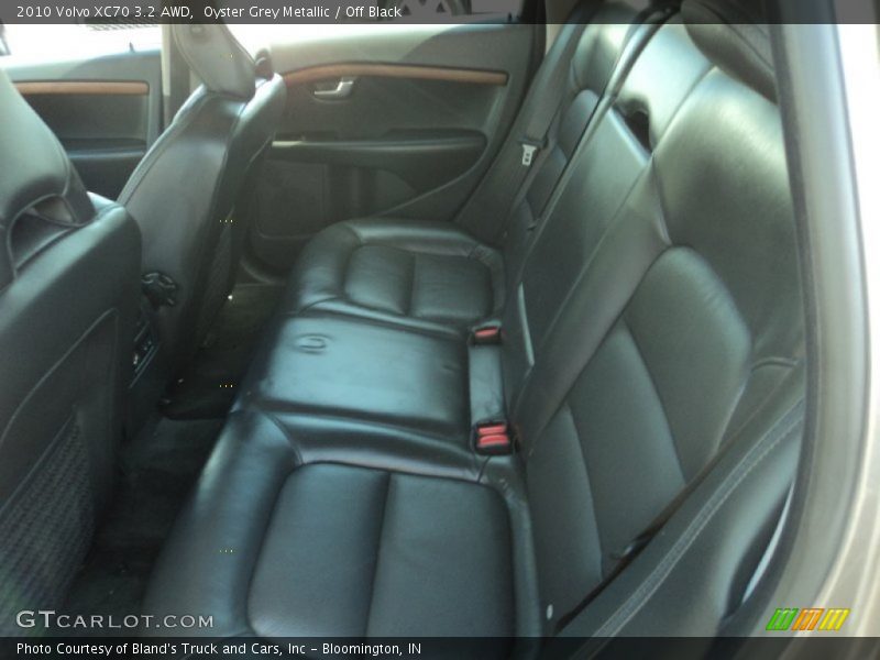 Oyster Grey Metallic / Off Black 2010 Volvo XC70 3.2 AWD