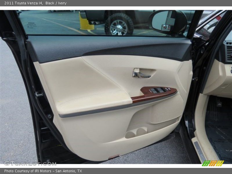 Black / Ivory 2011 Toyota Venza I4