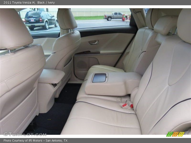 Black / Ivory 2011 Toyota Venza I4