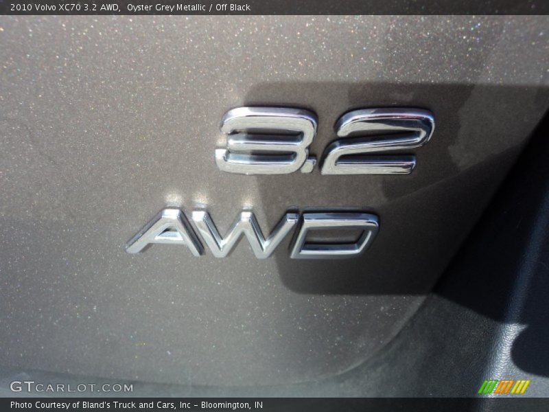 Oyster Grey Metallic / Off Black 2010 Volvo XC70 3.2 AWD