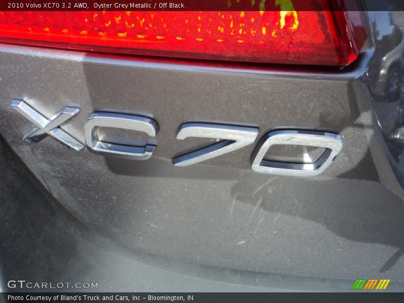 Oyster Grey Metallic / Off Black 2010 Volvo XC70 3.2 AWD