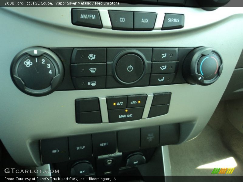 Vapor Silver Metallic / Medium Stone 2008 Ford Focus SE Coupe