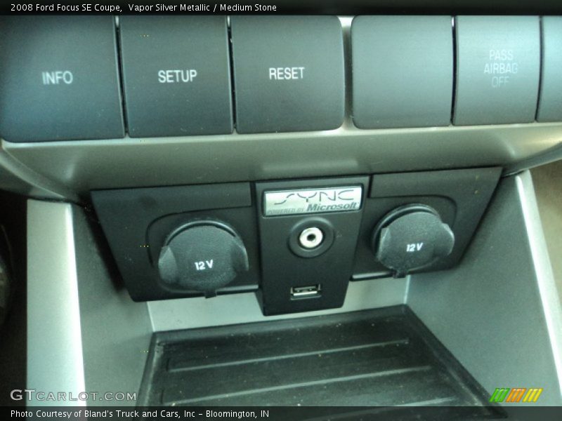 Vapor Silver Metallic / Medium Stone 2008 Ford Focus SE Coupe