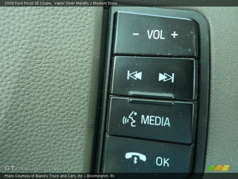 Vapor Silver Metallic / Medium Stone 2008 Ford Focus SE Coupe