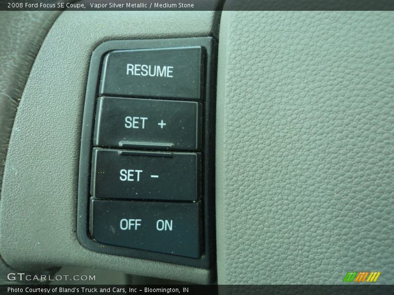 Vapor Silver Metallic / Medium Stone 2008 Ford Focus SE Coupe