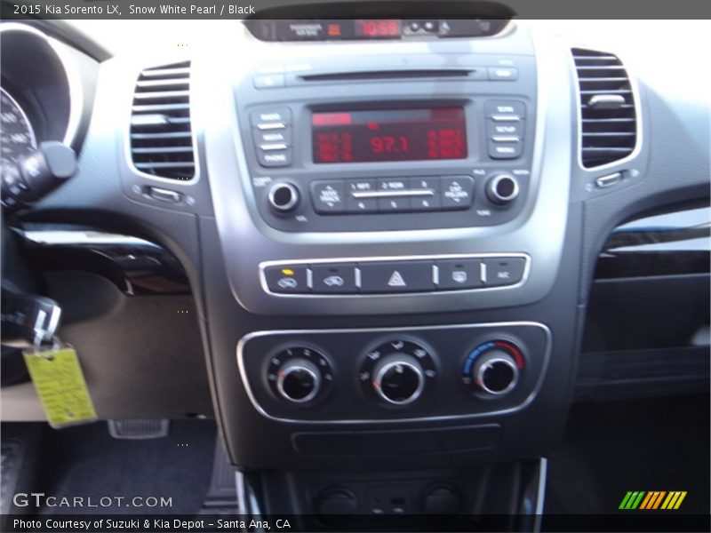 Snow White Pearl / Black 2015 Kia Sorento LX