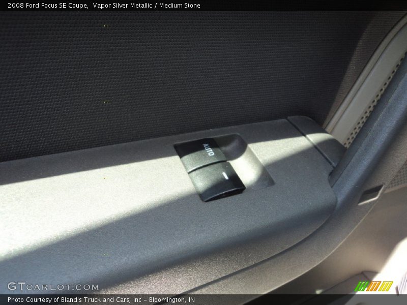 Vapor Silver Metallic / Medium Stone 2008 Ford Focus SE Coupe
