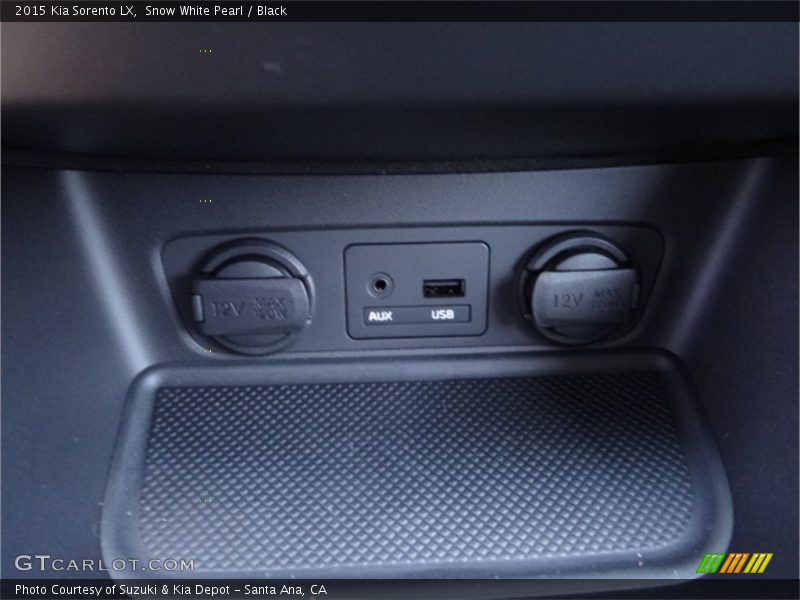 Snow White Pearl / Black 2015 Kia Sorento LX