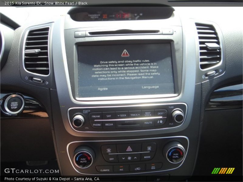 Snow White Pearl / Black 2015 Kia Sorento EX