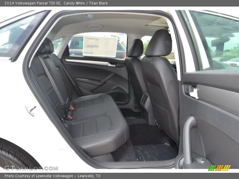 Candy White / Titan Black 2014 Volkswagen Passat TDI SE