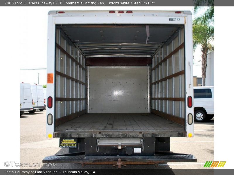 Oxford White / Medium Flint 2006 Ford E Series Cutaway E350 Commercial Moving Van