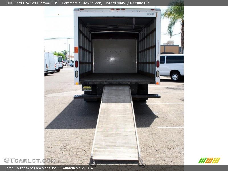 Oxford White / Medium Flint 2006 Ford E Series Cutaway E350 Commercial Moving Van