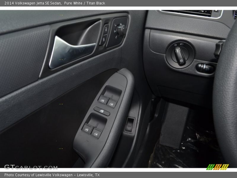 Pure White / Titan Black 2014 Volkswagen Jetta SE Sedan