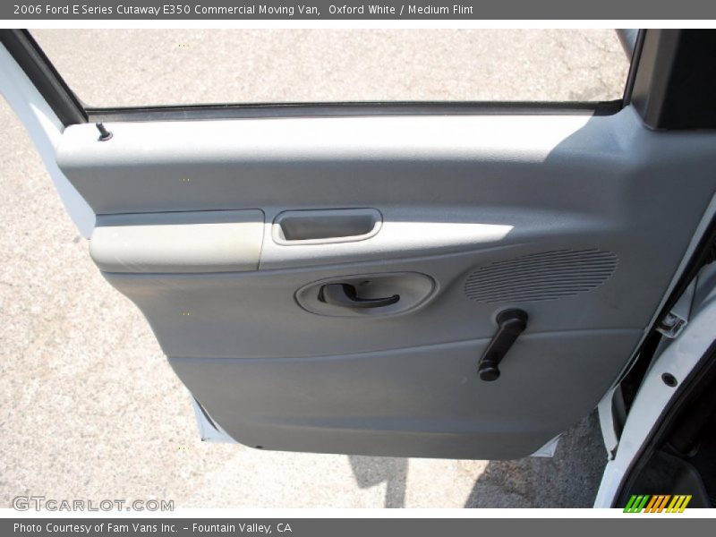 Oxford White / Medium Flint 2006 Ford E Series Cutaway E350 Commercial Moving Van