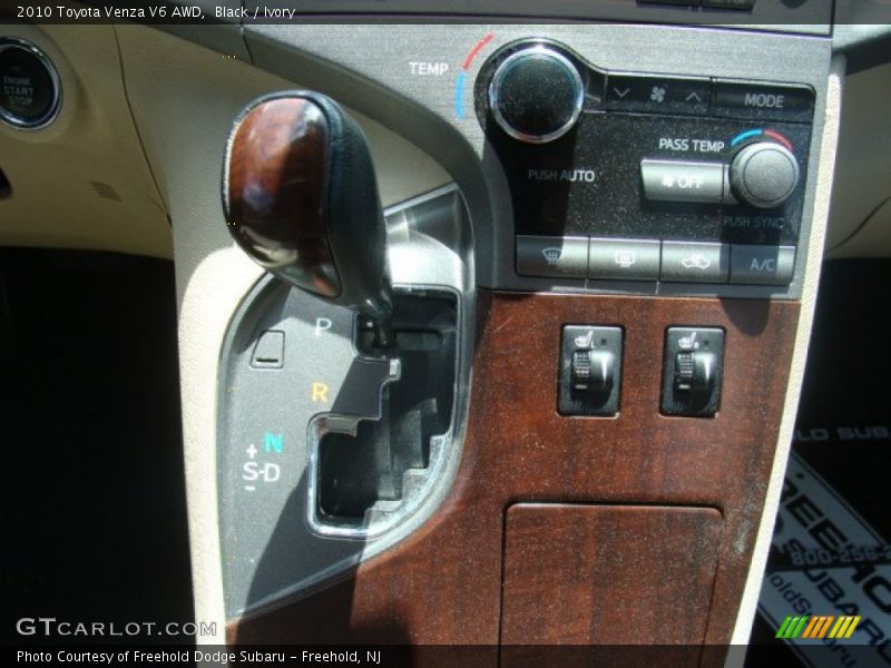 Black / Ivory 2010 Toyota Venza V6 AWD