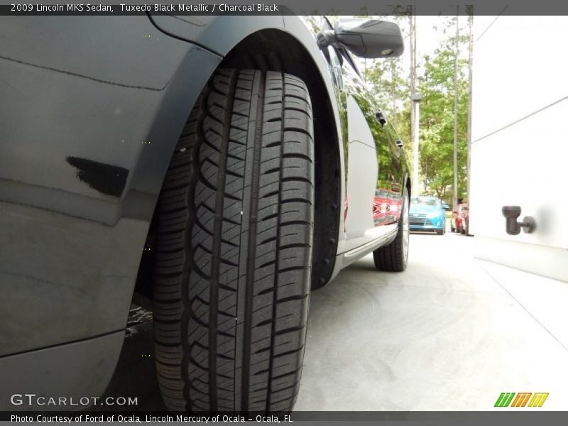 Tuxedo Black Metallic / Charcoal Black 2009 Lincoln MKS Sedan