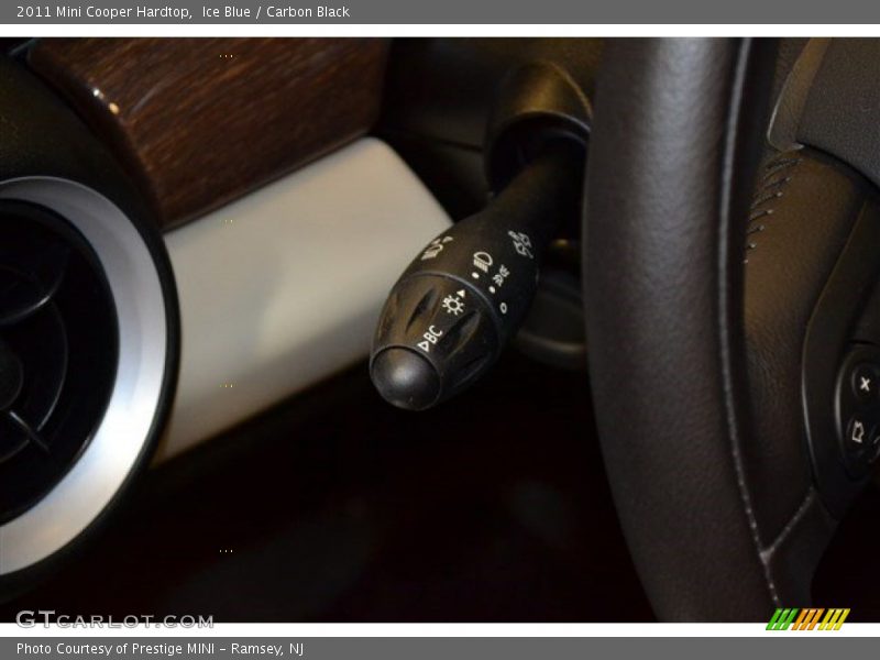 Ice Blue / Carbon Black 2011 Mini Cooper Hardtop