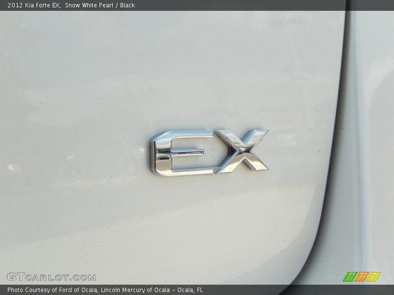 Snow White Pearl / Black 2012 Kia Forte EX