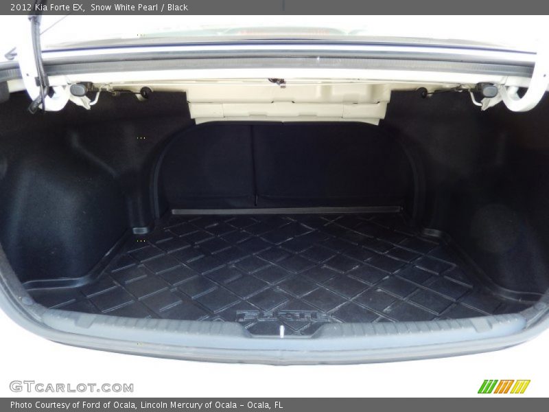 Snow White Pearl / Black 2012 Kia Forte EX