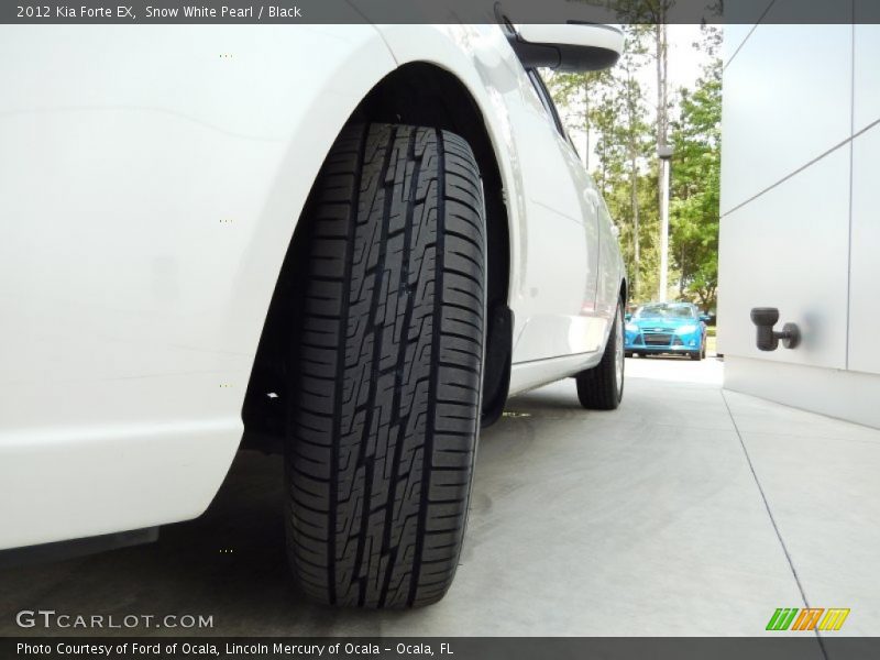 Snow White Pearl / Black 2012 Kia Forte EX