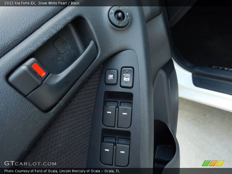 Snow White Pearl / Black 2012 Kia Forte EX
