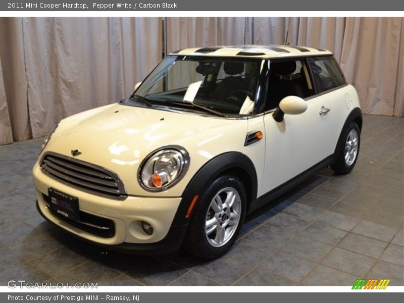 Pepper White / Carbon Black 2011 Mini Cooper Hardtop