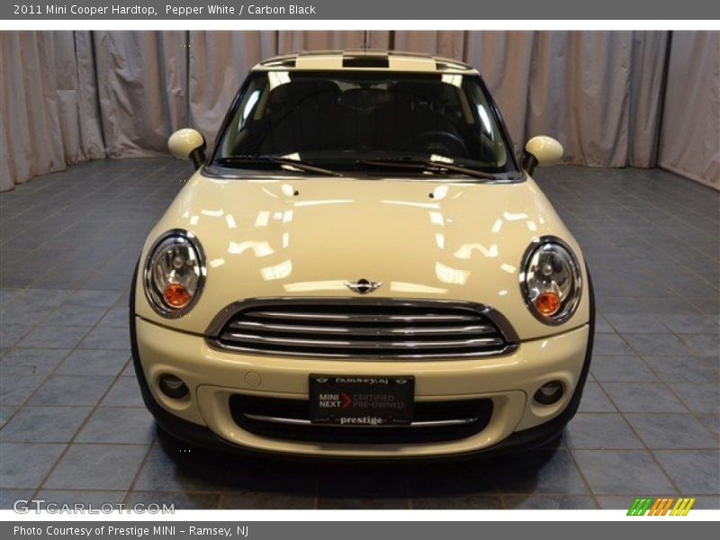 Pepper White / Carbon Black 2011 Mini Cooper Hardtop