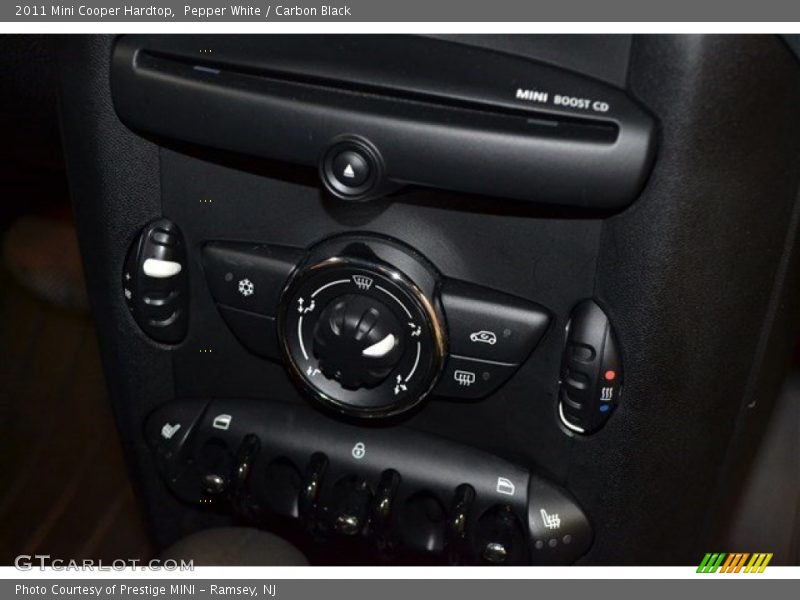 Pepper White / Carbon Black 2011 Mini Cooper Hardtop