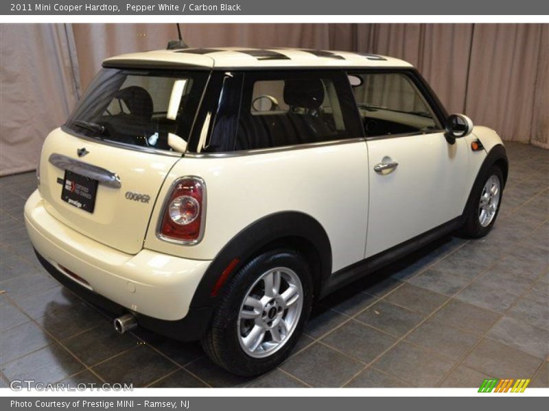 Pepper White / Carbon Black 2011 Mini Cooper Hardtop
