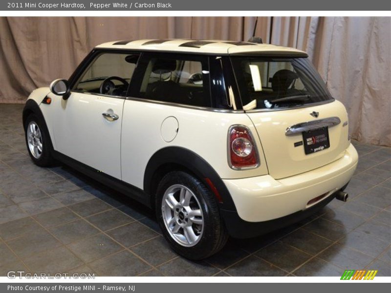 Pepper White / Carbon Black 2011 Mini Cooper Hardtop