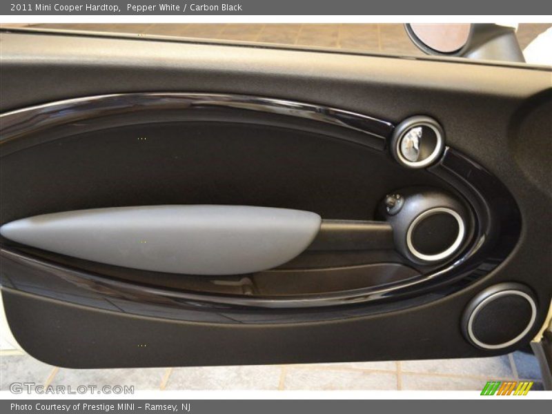 Pepper White / Carbon Black 2011 Mini Cooper Hardtop