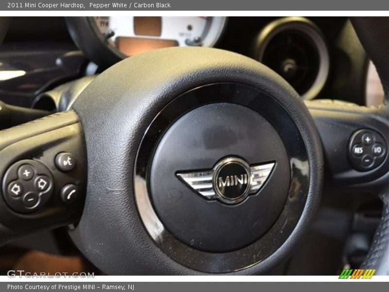 Pepper White / Carbon Black 2011 Mini Cooper Hardtop